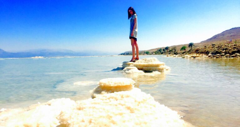 Best colleges for geoscience and geology illustrated with salt crystallization at Dead Sea