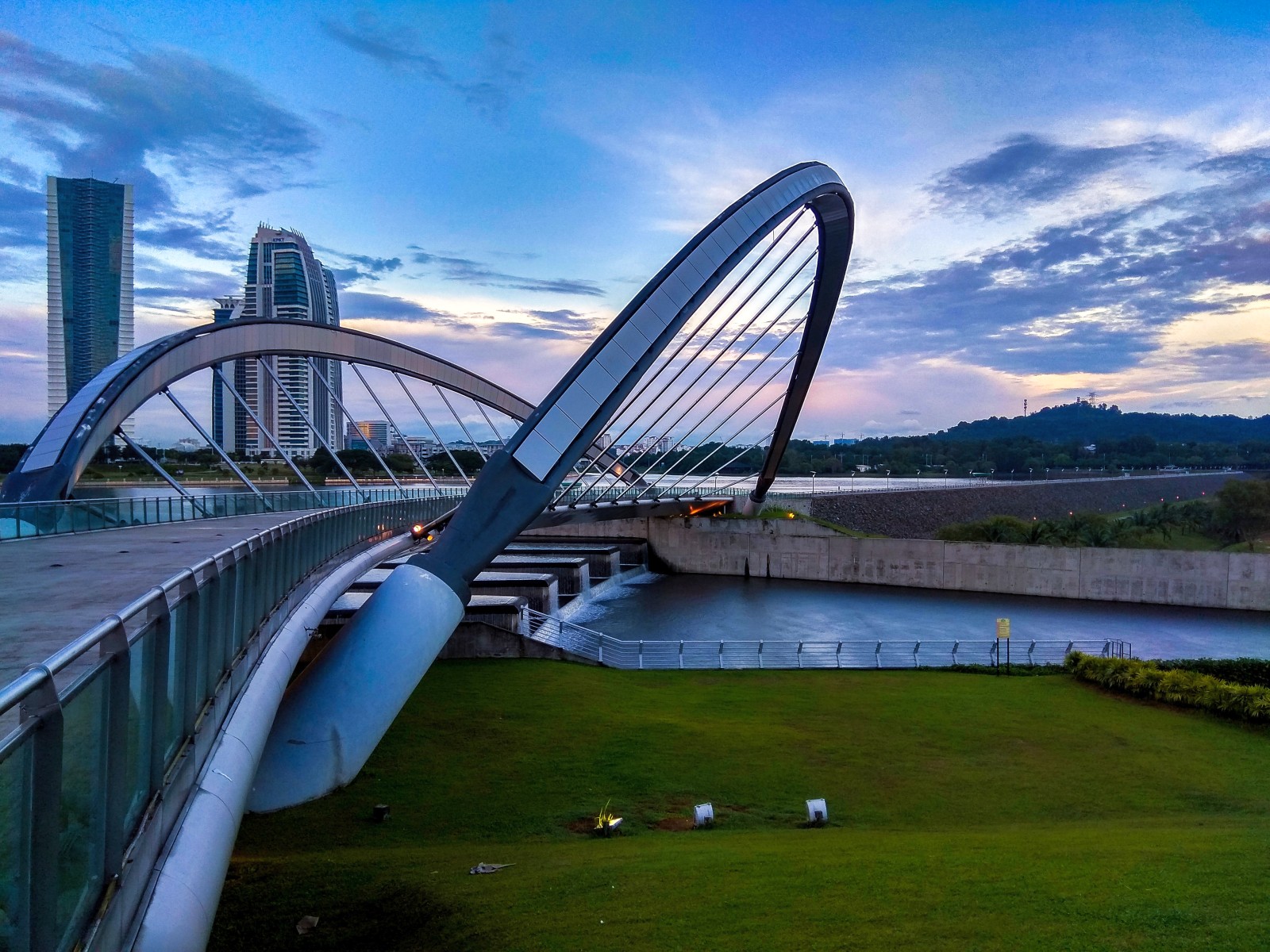 Modern Bridge illustrating best colleges for civil engineering and structural design